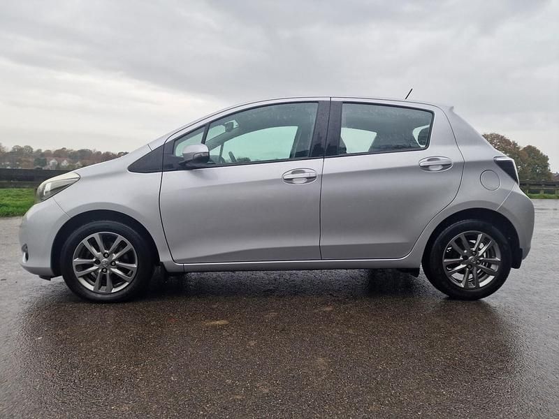 Used Toyota Yaris Plus 99 HP (72 kW) 2014 Silver Hatchback