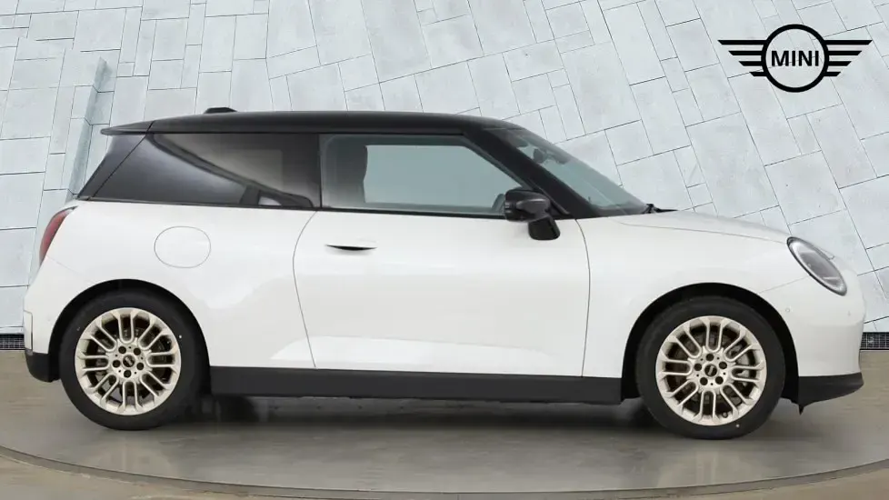 Używany Mini Cooper SE Hatch 158 kW (215 KM) 2025 Biały Hatchback