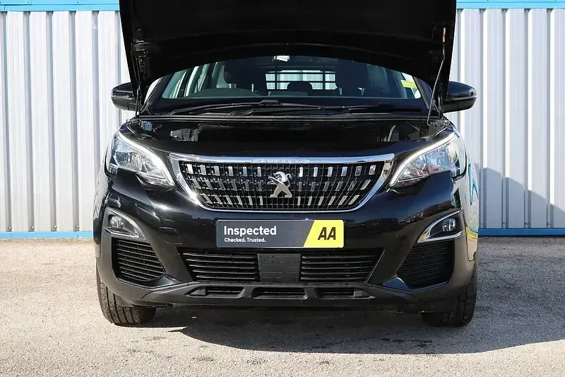 Used Peugeot 3008 Active 130 HP (95 kW) 2019 Black SUV