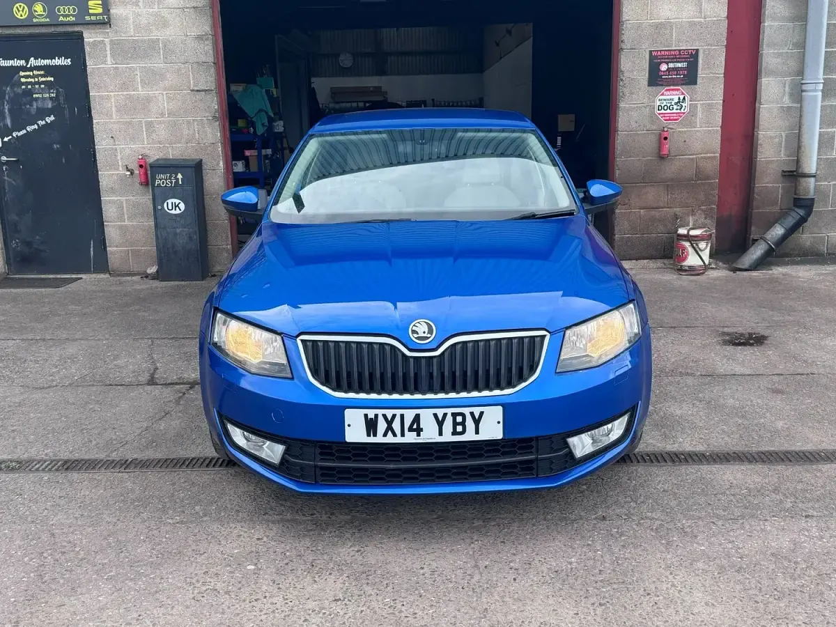 Used Skoda Octavia Elegance 148 HP (108 kW) 2014 Blue Estate