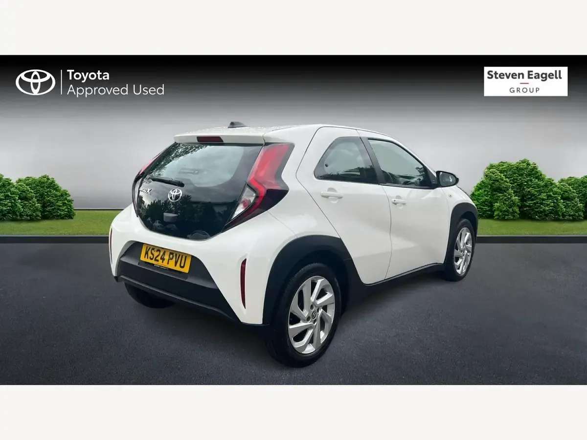 Used Toyota Aygo X PURE 72 HP (52 kW) 2024 White SUV