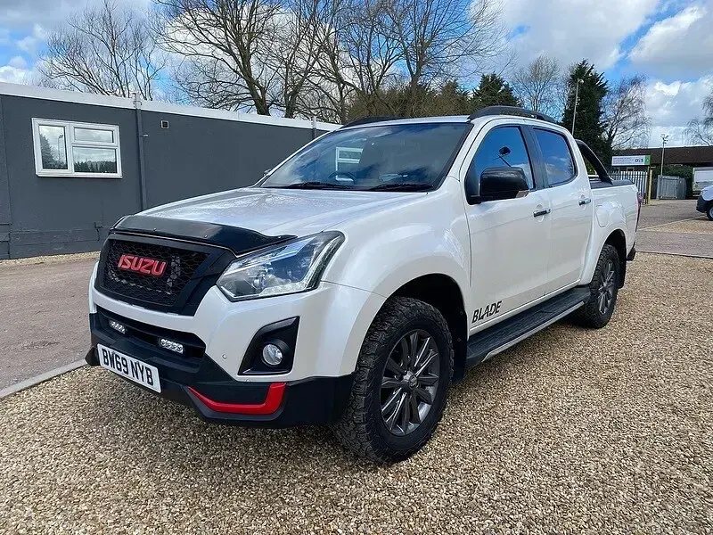 Used Isuzu Pick up 164 HP (120 kW) 2019 White Pickup