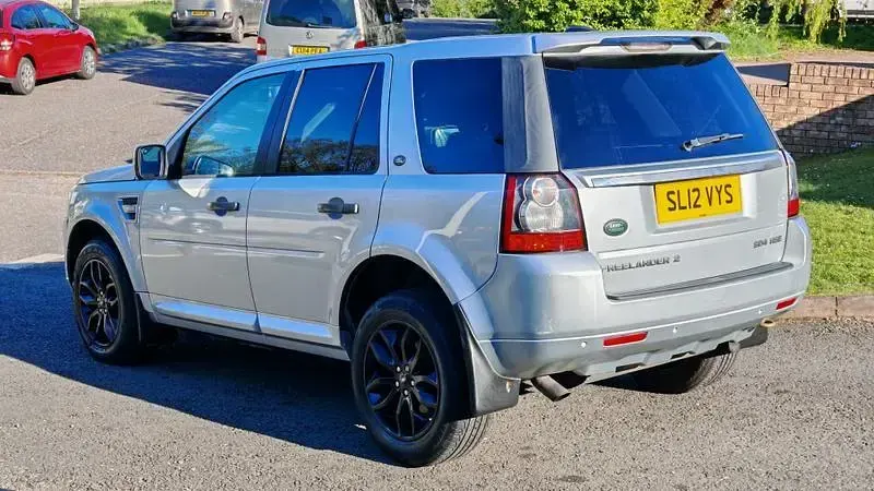 Used Land Rover Freelander 2 HSE 190 HP (139 kW) 2012 Metallic silver SUV