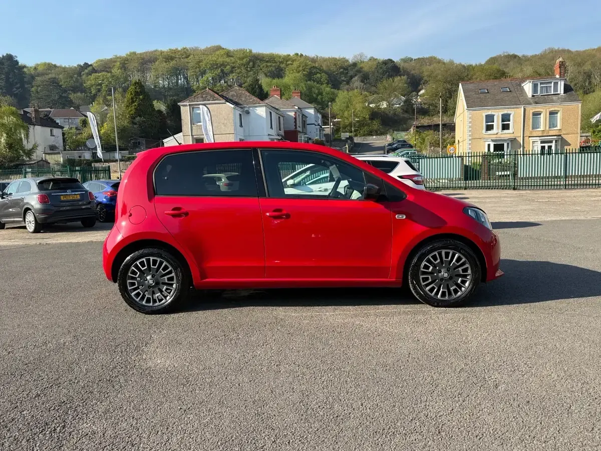 Used Seat Mii Design 60 HP (44 kW) 2019 Red Hatchback