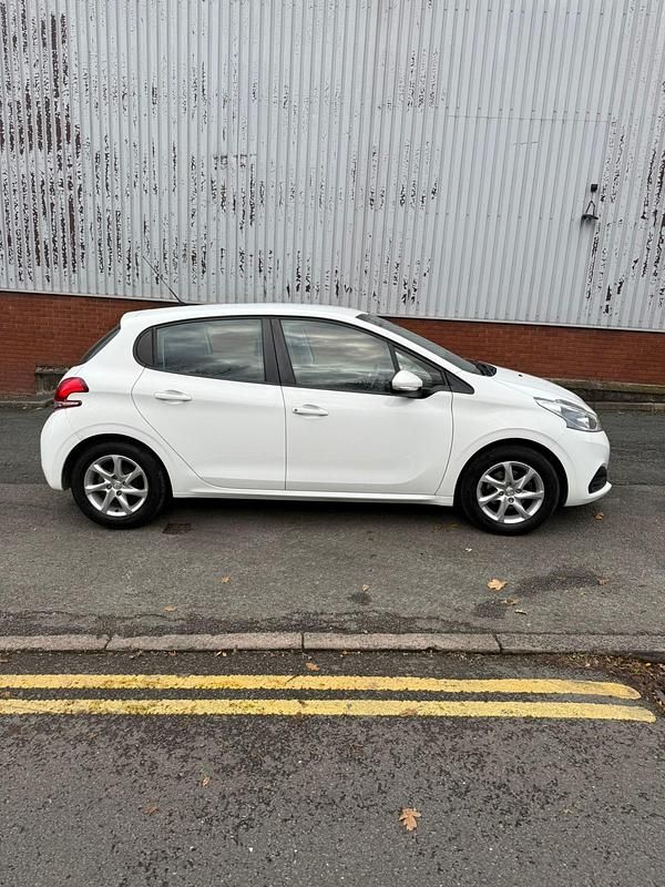 Used Peugeot 208 Active 2016 White Hatchback