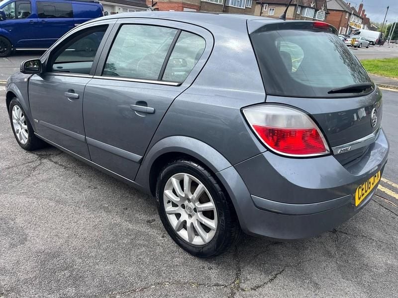 Used Vauxhall Astra Design Edition 2006 Grey Hatchback