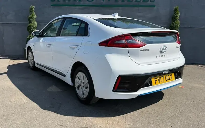 Used Hyundai Ioniq Premium 141 HP (103 kW) 2017 White Hatchback