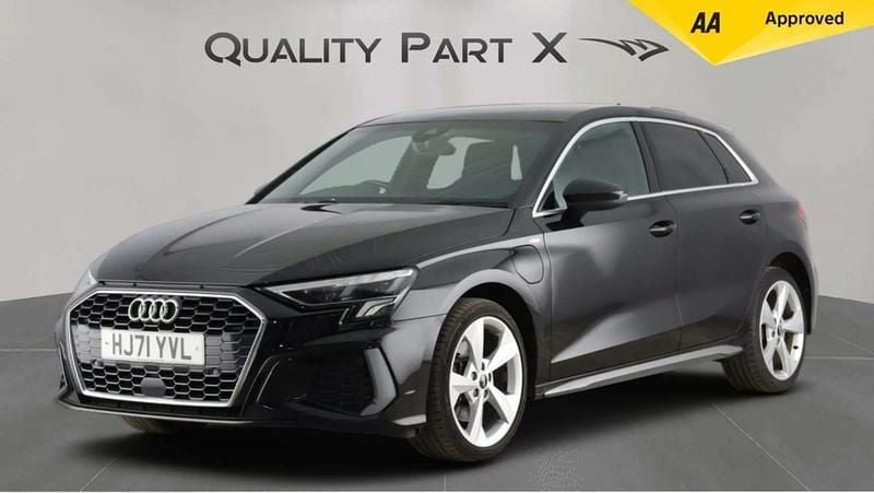 Begagnad Audi A3 Sportback e-tron S-Line 2021 Svart Halvkombi