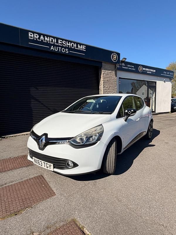 Used Renault Clio IV Dynamique 90 HP (66 kW) 2013 White Hatchback