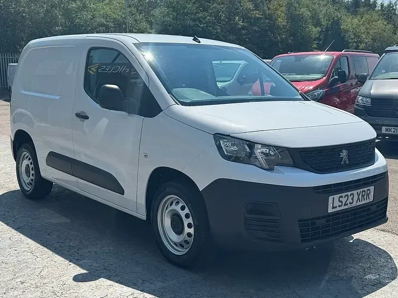 Used Peugeot Partner Premium 100 HP (73 kW) 2023 White MPV