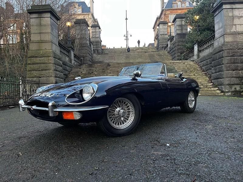 Used Jaguar E-Type 265 HP (194 kW) 1972 Blue Cabriolet