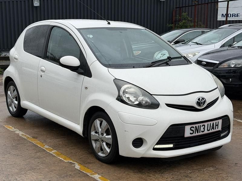 Used Toyota Aygo 2013 White Hatchback