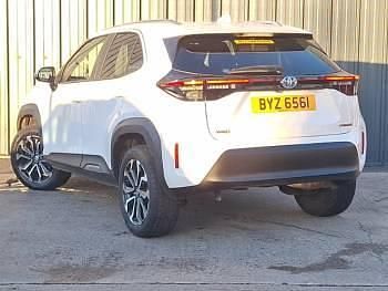 Used Toyota Yaris Hybrid Design 116 HP (85 kW) 2022 White Estate