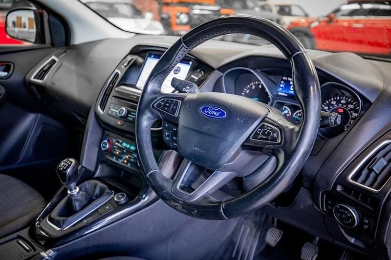 Used Ford Focus Titanium 125 HP (91 kW) 2017 Red Estate