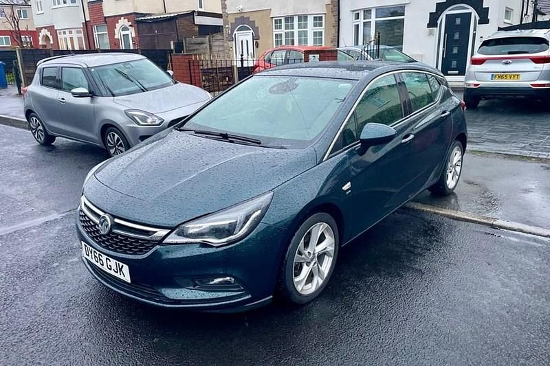 Used Vauxhall Astra SRi 2016 Green Hatchback