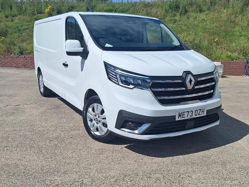 White Used 2024 Renault Trafic Van | £18,998 (A bit pricey) - Image 1/4
