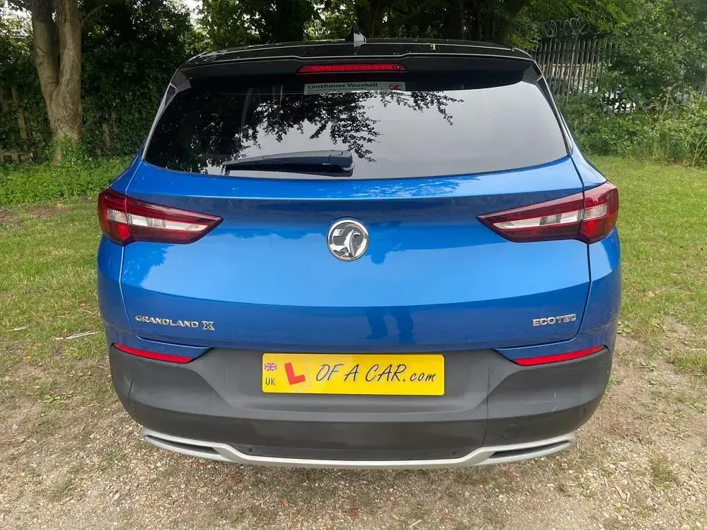 Used Vauxhall Grandland X SRi 130 HP (95 kW) 2020 Blue SUV