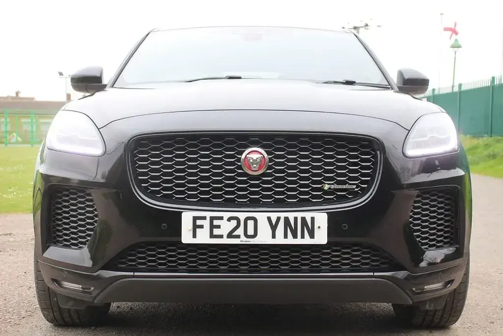 Begagnad Jaguar E-Pace R-Dynamic 150 HK (110 kW) 2020 Svart SUV