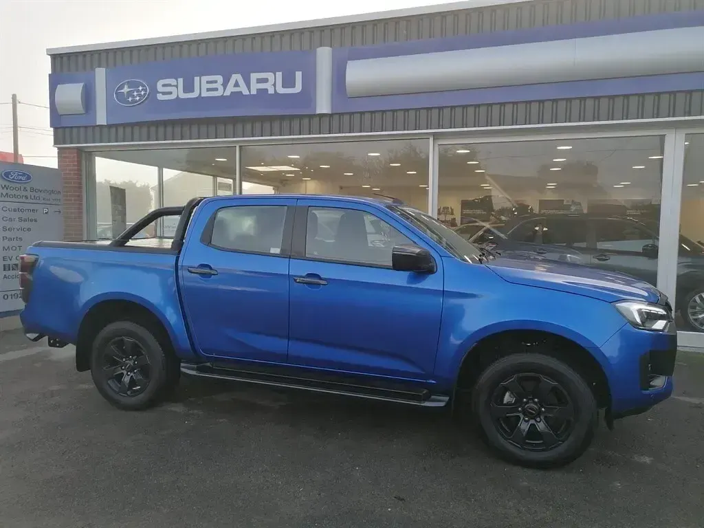 Used Isuzu D-Max 163 HP (119 kW) 2024 Blue Pickup