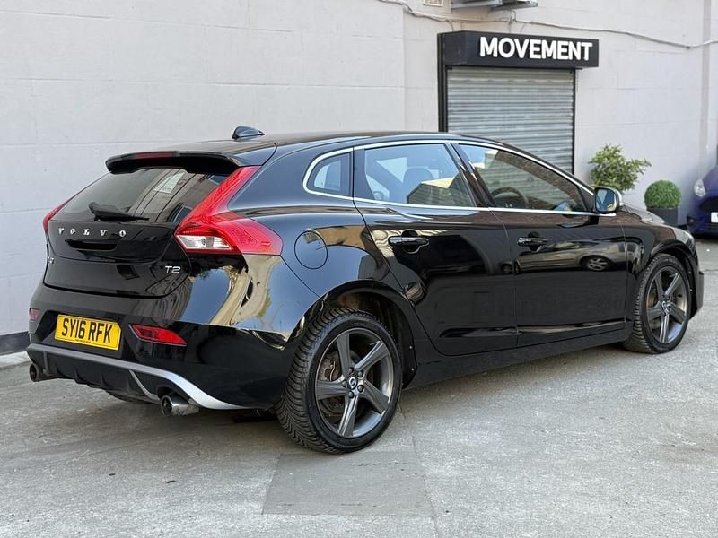 Used Volvo V40 R-Design 122 HP (89 kW) 2016 Black Hatchback