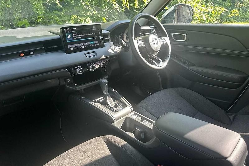 Used Honda HR-V Elegance 131 HP (96 kW) 2025 White SUV