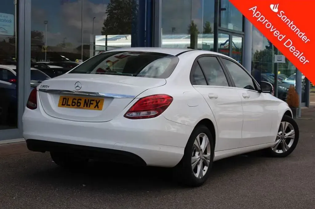 Used Mercedes C200 Executive 136 HP (100 kW) 2016 White Sedan