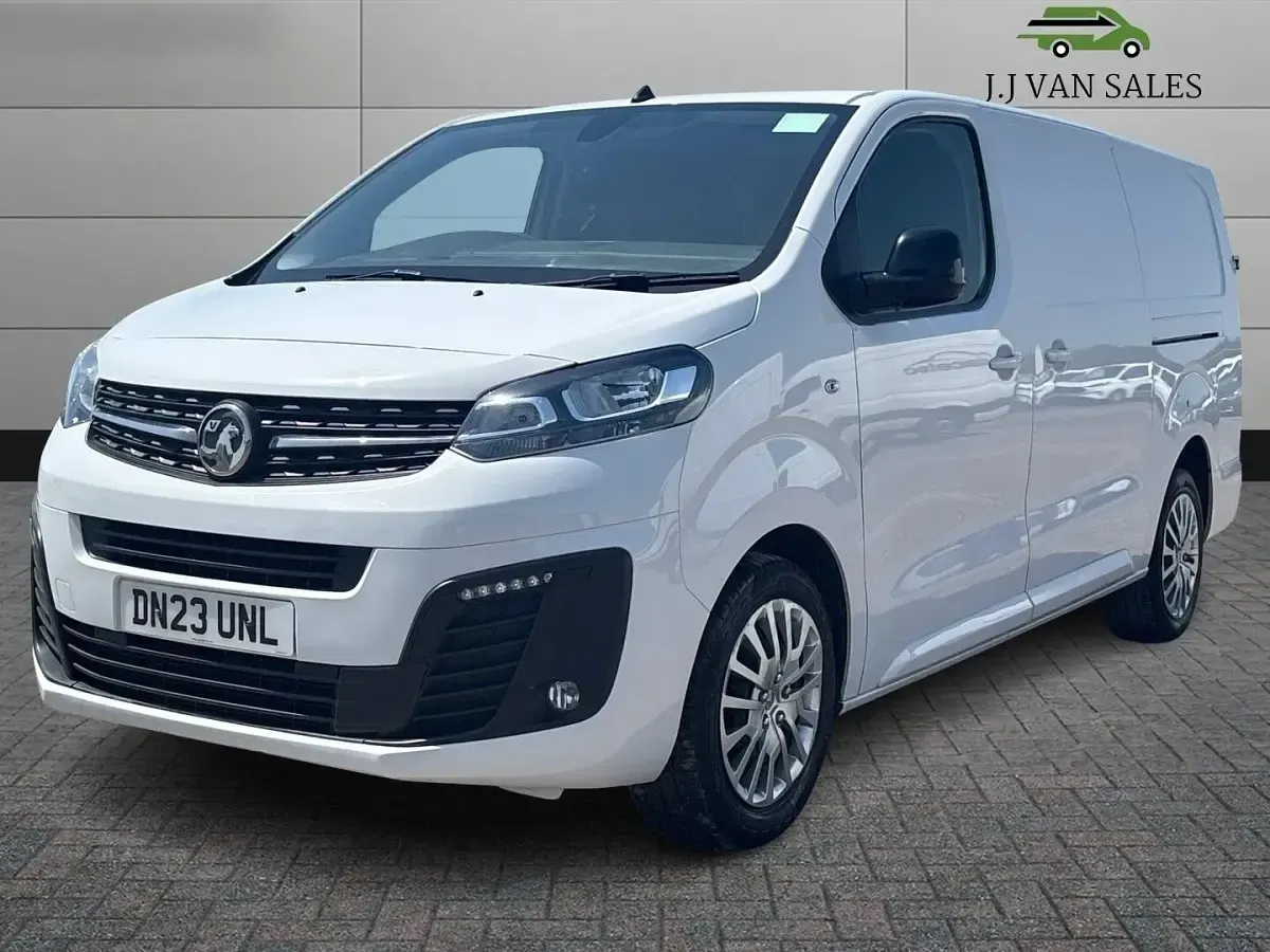 Used Vauxhall Vivaro 100 HP (73 kW) 2023 White MPV