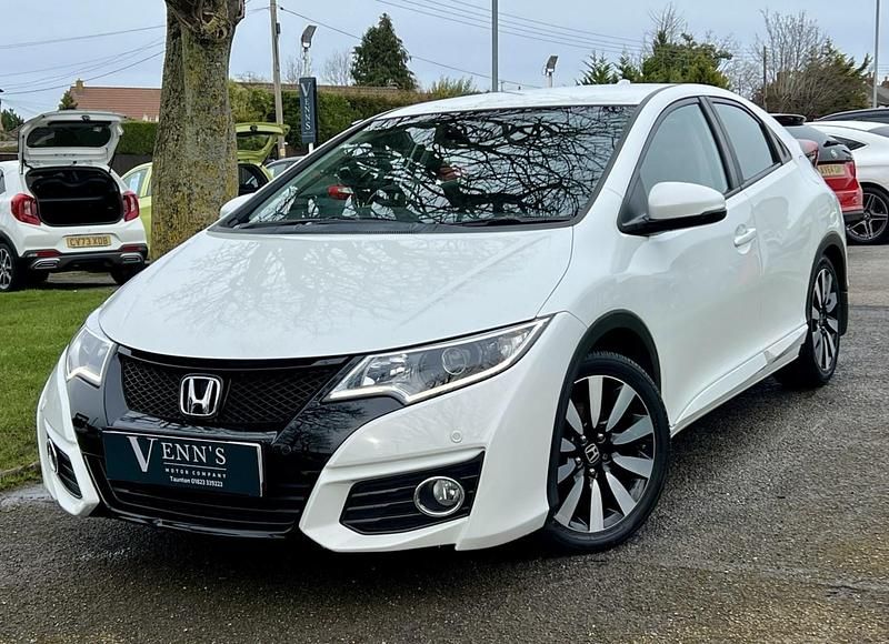 Used Honda Civic SE Plus 142 HP (104 kW) 2016 White Hatchback