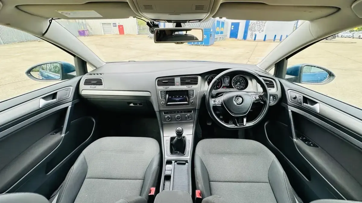 Używany VW Golf VII SE 122 KM (89 kW) 2013 Niebieski Hatchback