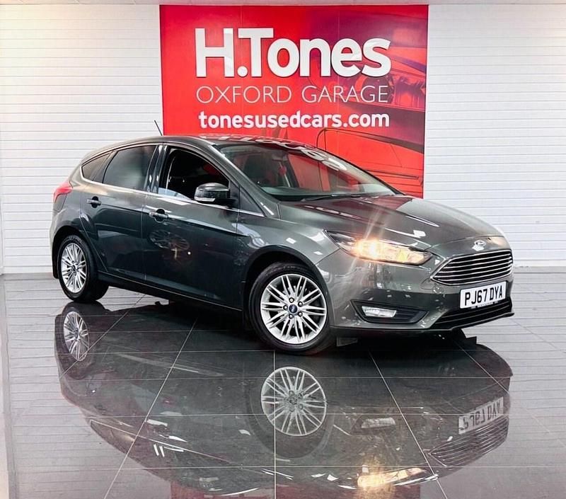 Used Ford Focus Zetec 125 HP (91 kW) 2017 Grey Hatchback