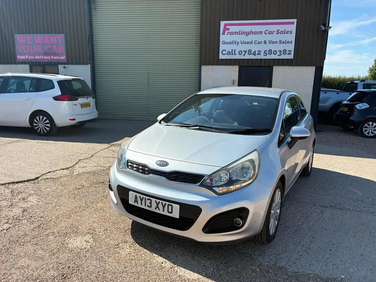 Used Kia Rio 109 HP (80 kW) 2013 Silver Hatchback