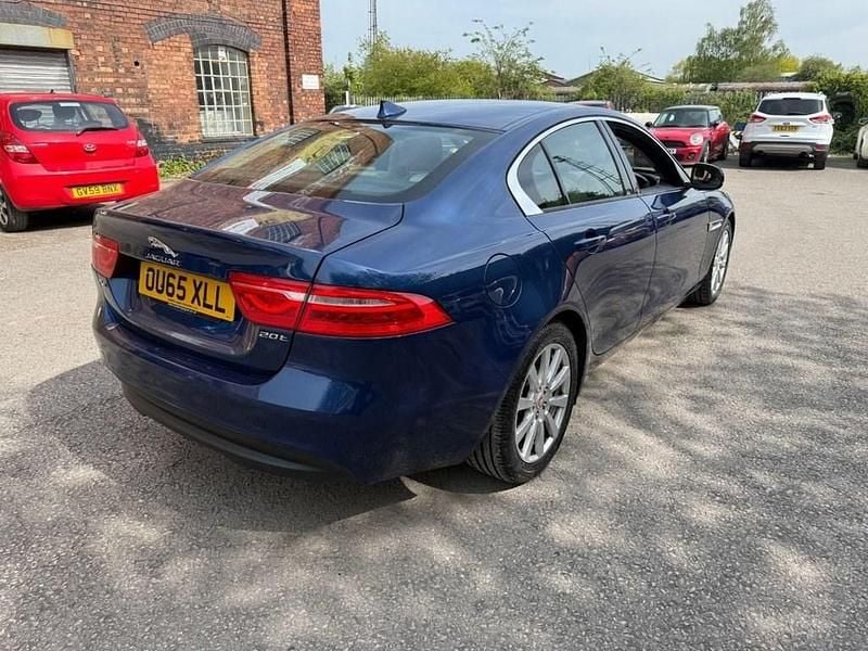 Used Jaguar XE SE 200 HP (147 kW) 2015 Blue Sedan