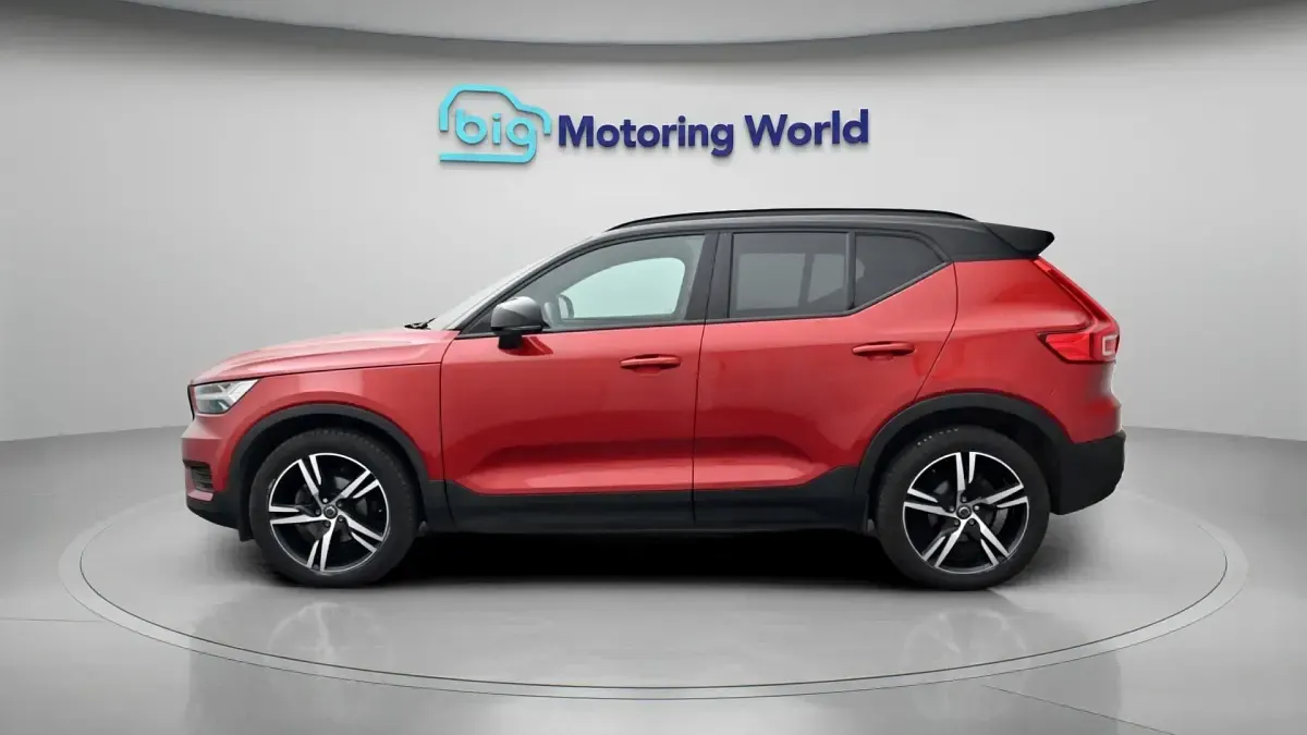 Used Volvo XC40 R-Design 163 HP (119 kW) 2021 Red SUV