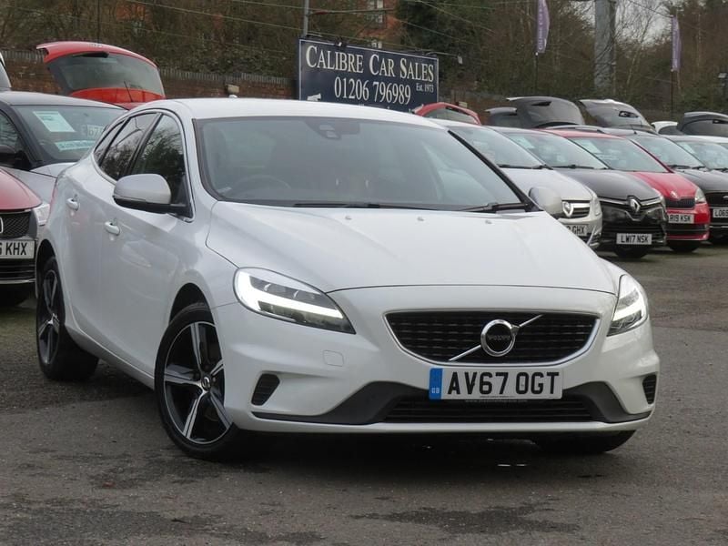 Used Volvo V40 R-Design 122 HP (89 kW) 2017 White Hatchback
