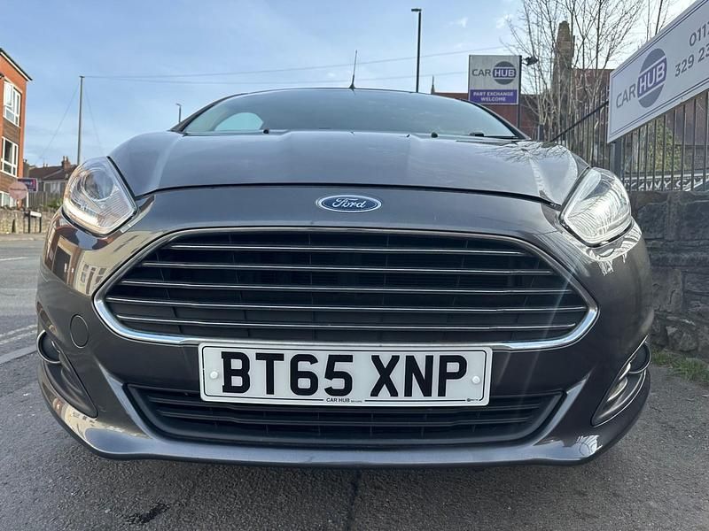 Used Ford Fiesta Zetec 82 HP (60 kW) 2015 Grey Hatchback