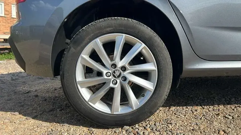 Usata Skoda Kamiq SE 95 CV (69 kW) 2025 Grigio SUV