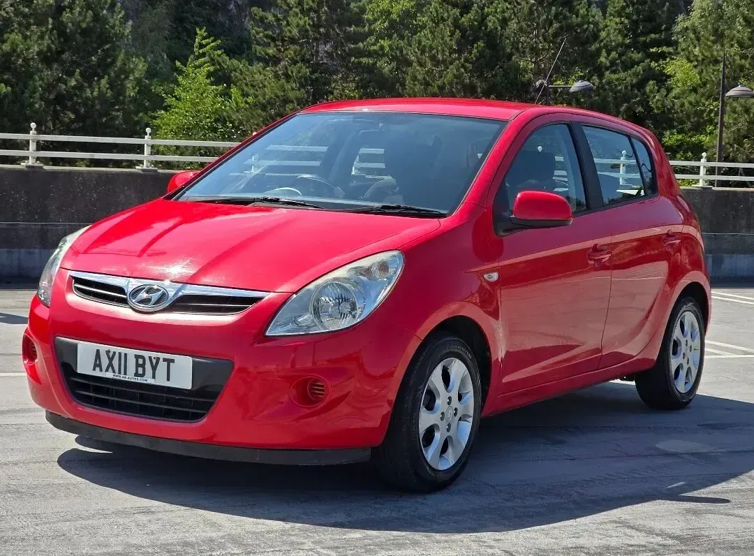 Used Hyundai i20 Comfort 2011 Red Hatchback
