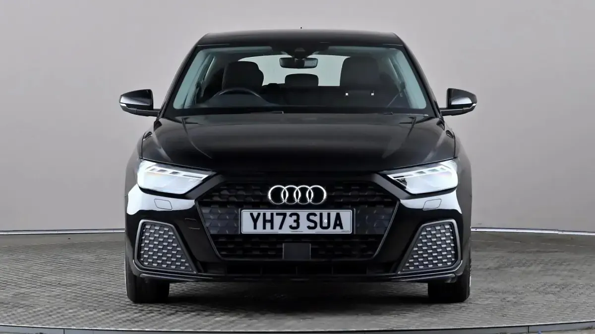 Begagnad Audi A1 Premium 95 HK (69 kW) 2023 Svart SUV