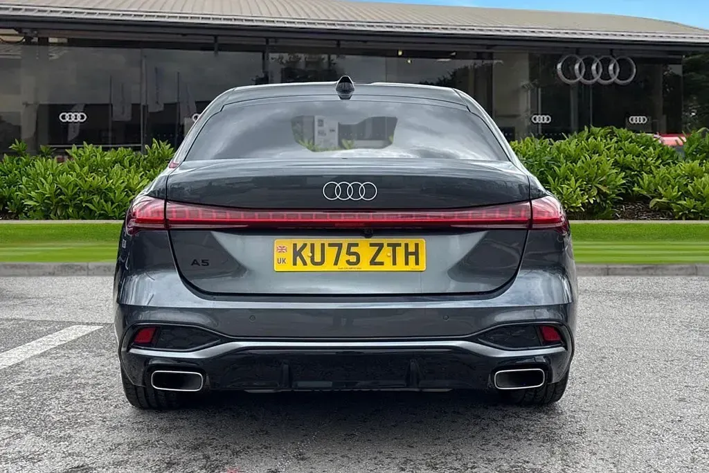 Begagnad Audi A5 S-Line 204 HK (150 kW) 2025 Grå Sedan