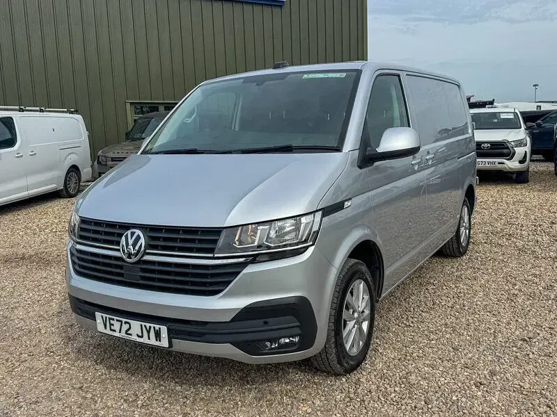 Second-hand VW Transporter Highline 110 CP (80 kW) 2023 Argintiu Van