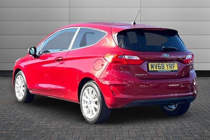 Usado Ford Fiesta Titanium 100 HP (73 kW) 2018 Vermelho Citadino