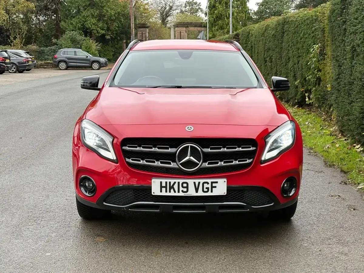 Used Mercedes GLA180 Urban 122 HP (89 kW) 2019 Red SUV