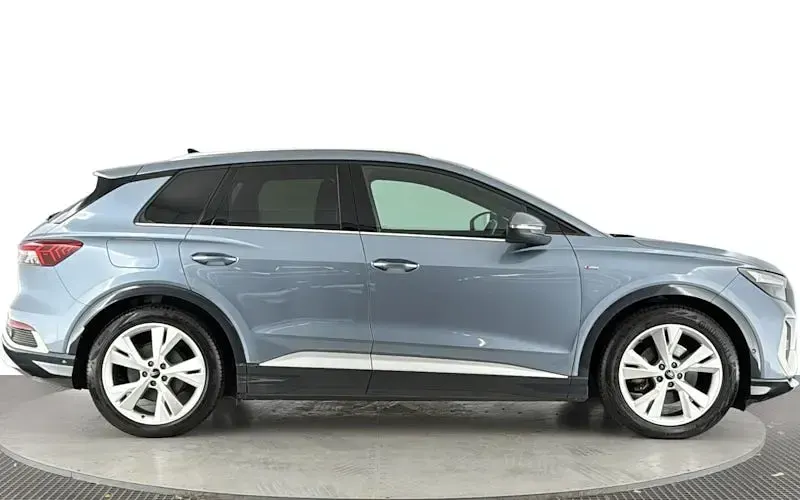 Second-hand Audi Q4 e-tron S-Line 125 kW (170 CP) 2022 Albastru SUV