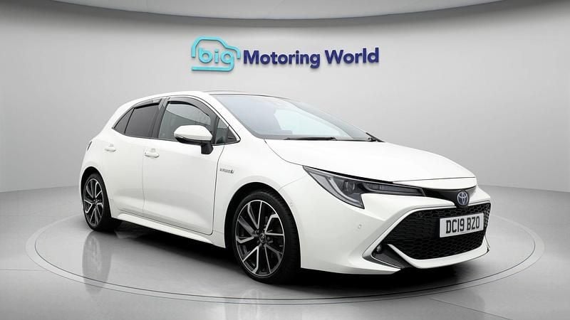 Used 2019 Toyota Corolla | £14,900 (Fair price) - Image 1/4