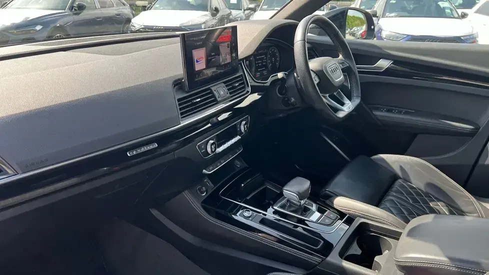 Used Audi Q5 Comfort 299 HP (219 kW) 2022 Ultra blue metallic SUV