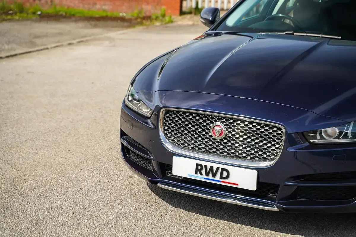 Used Jaguar XE Portfolio 250 HP (183 kW) 2018 Blue Sedan