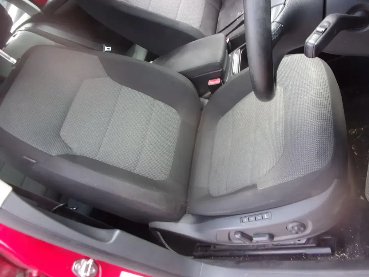 Used VW Passat SE 140 HP (102 kW) 2011 Red Estate