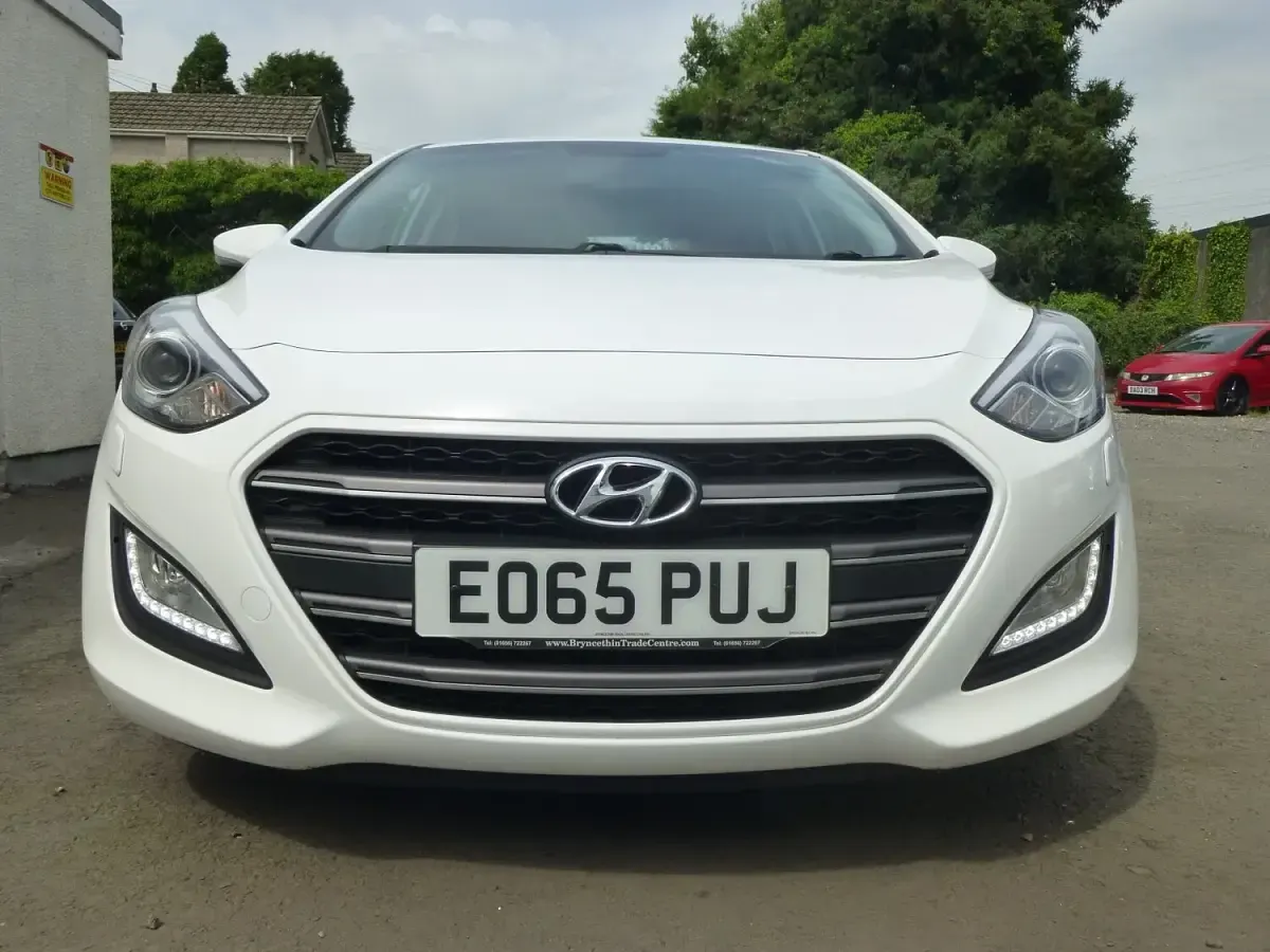 Used Hyundai i30 Edition 136 HP (100 kW) 2015 White Hatchback