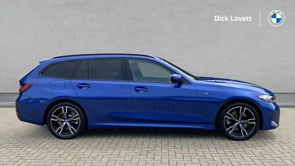 Used BMW 330 M Sport 288 HP (211 kW) 2024 Blue Estate