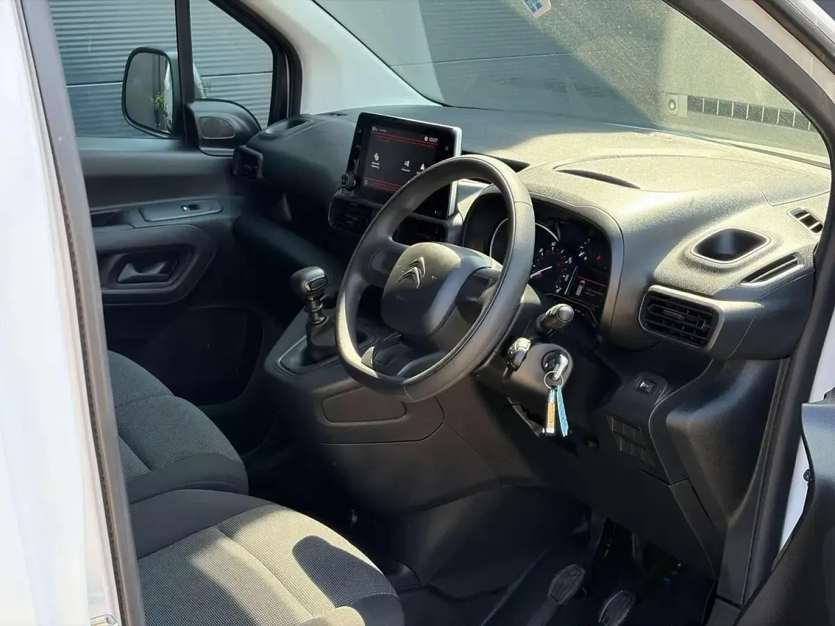 Used Citroën Berlingo 100 HP (73 kW) 2024 White MPV